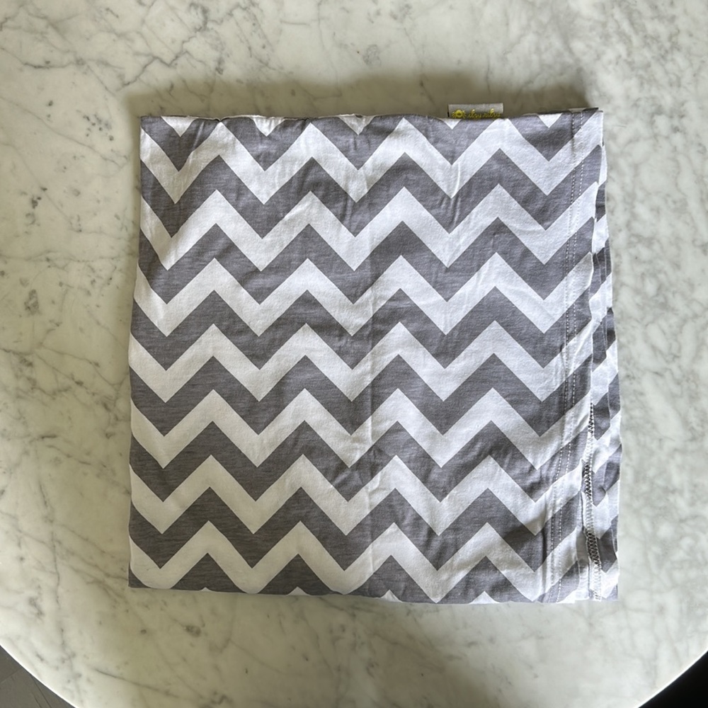 Itzy ritzy nursing and car seat cover